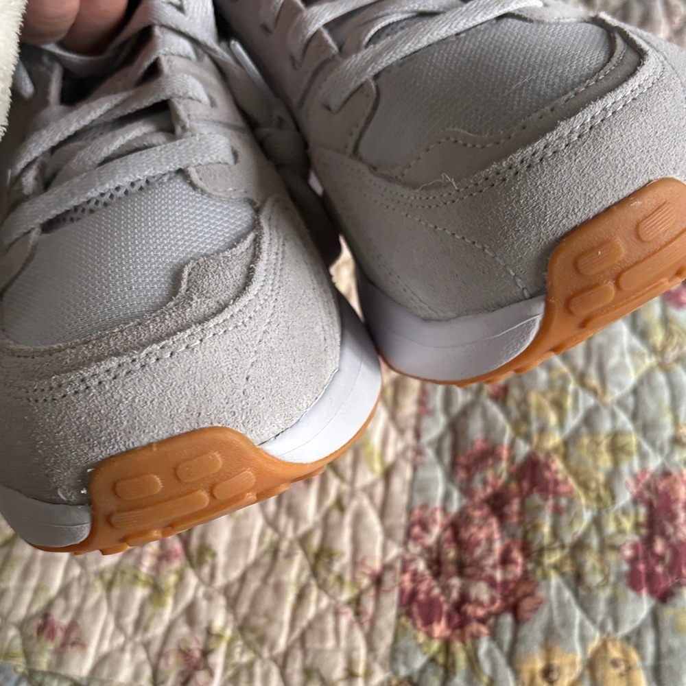 Under Armour women’s UA Edge Suede - Picture 8 of 11
